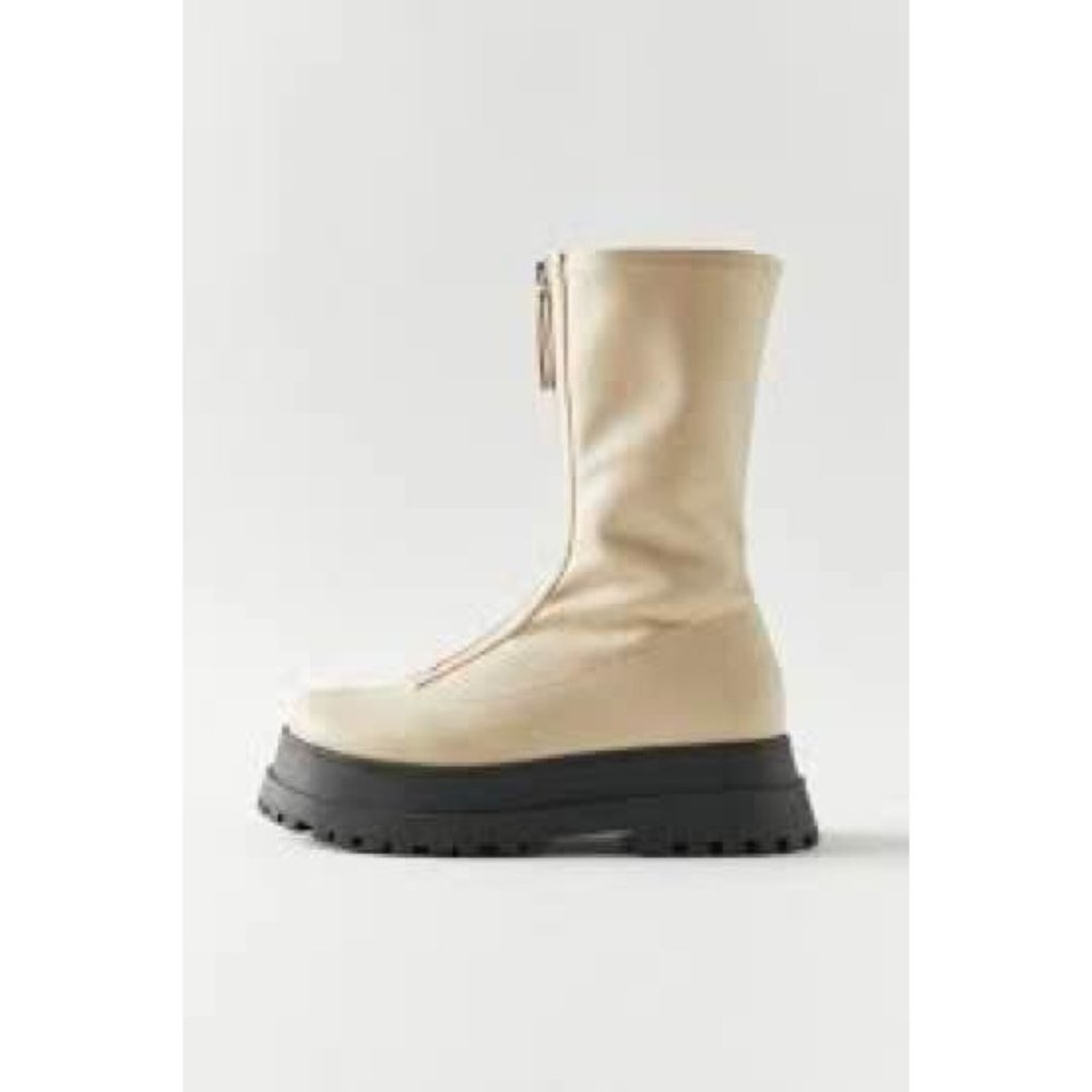 Urban outfitters Zola zip platform boots us8 new in box